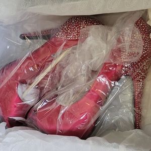NEW, in box, Steve madden red sparkle high heel
